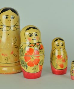 Russische Matroesjka met 4 kleinere poppen - Vintage