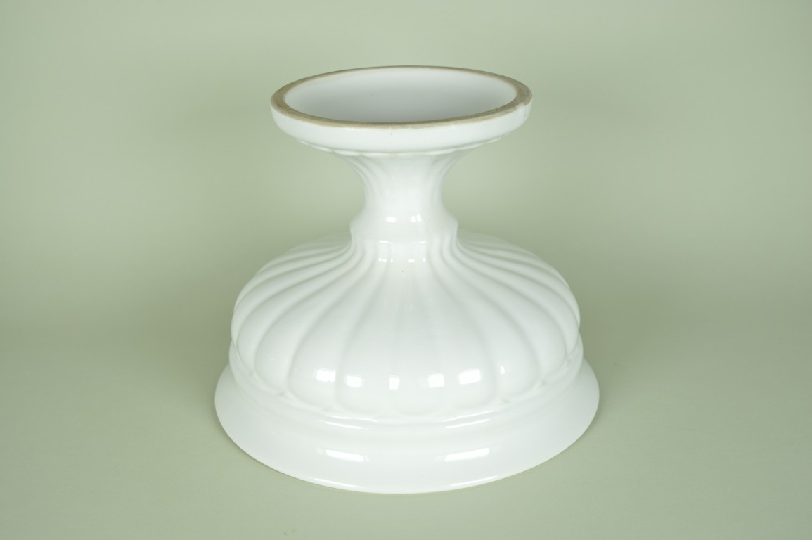 Schaal op voet nr. 231, Delfts wit Porcelyte