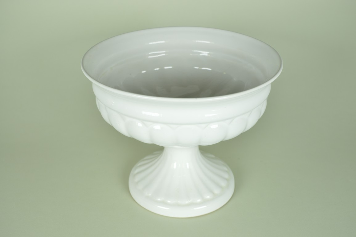 Schaal op voet nr. 231, Delfts wit Porcelyte