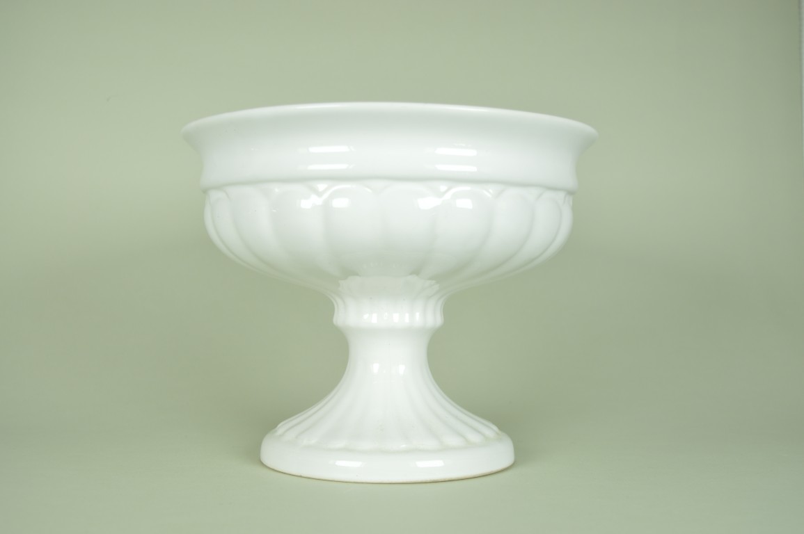 Schaal op voet nr. 231, Delfts wit Porcelyte